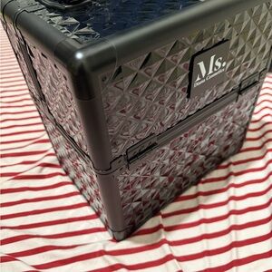 Ms. Diana Cosmetics Textured Black Case